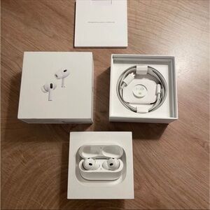 Apple AirPods Pro in White